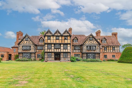 Severn End, 15th-century manor house, a house in Worcester, Worcestershire